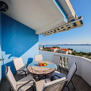 Luton Zadar Heating Pool & Jacuzzi Apartament
